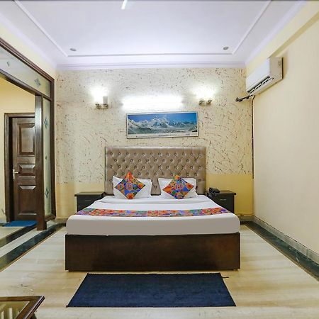 Fabexpress Hm Palace Hotel Noida Exterior photo