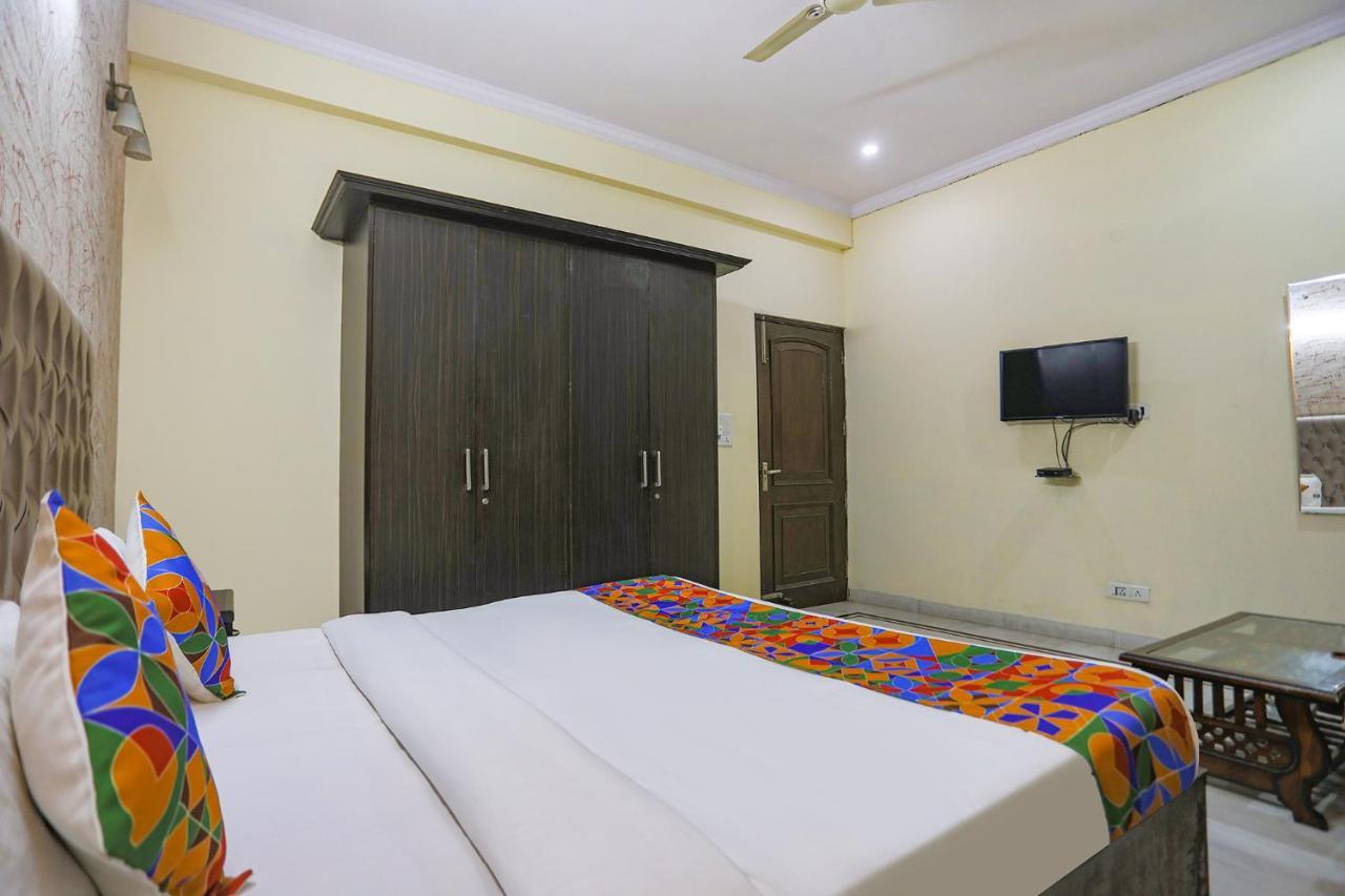Fabexpress Hm Palace Hotel Noida Exterior photo