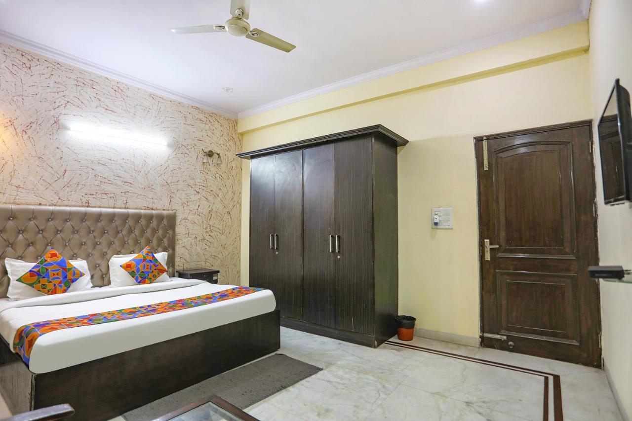 Fabexpress Hm Palace Hotel Noida Exterior photo