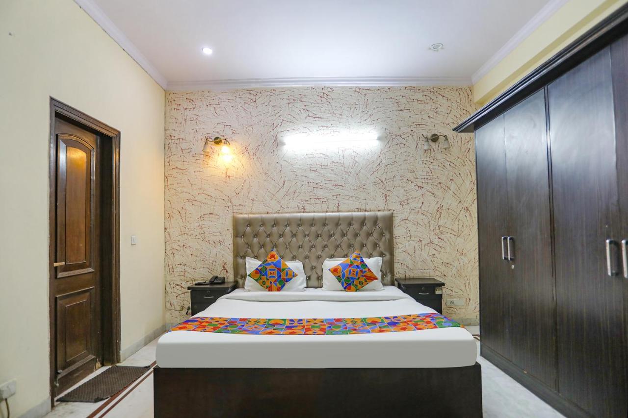 Fabexpress Hm Palace Hotel Noida Exterior photo