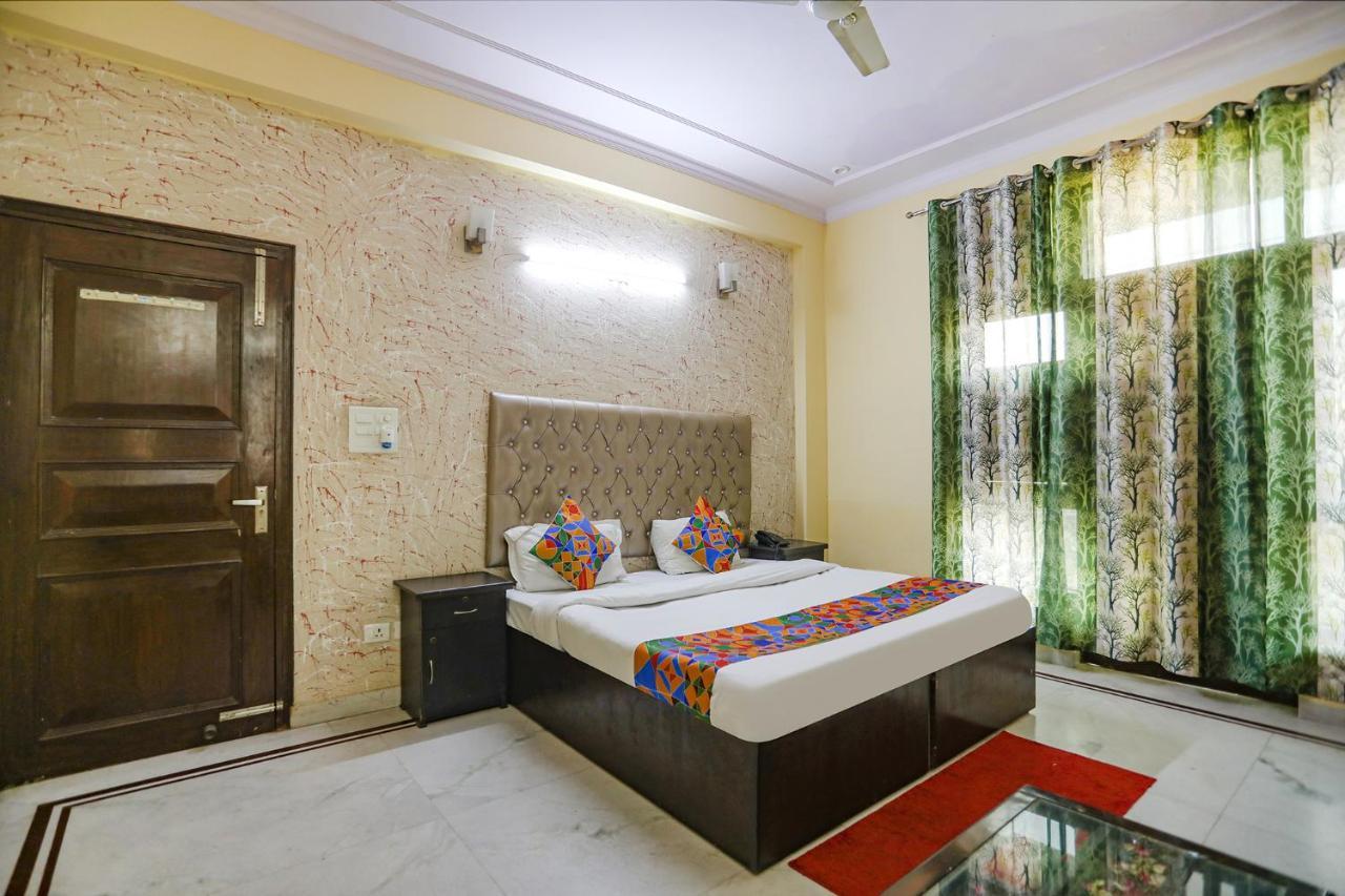 Fabexpress Hm Palace Hotel Noida Exterior photo