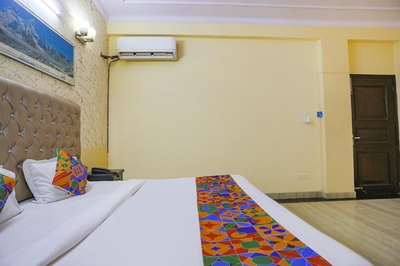 Fabexpress Hm Palace Hotel Noida Exterior photo