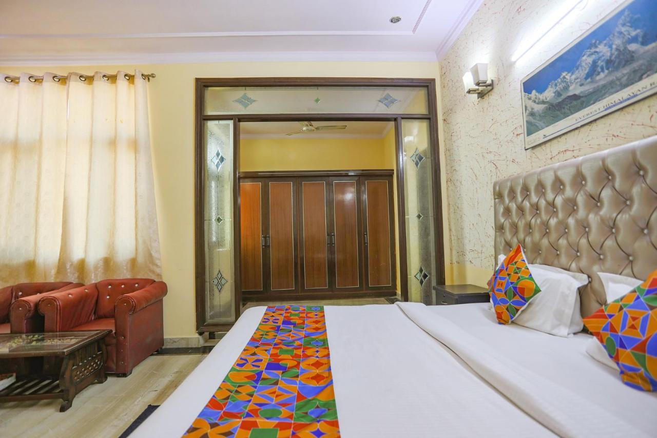 Fabexpress Hm Palace Hotel Noida Exterior photo